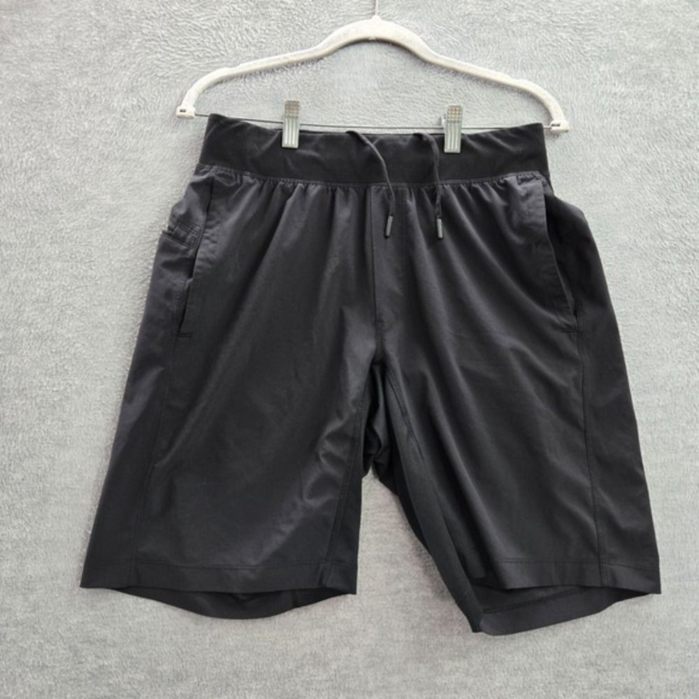 Lululemon Men Activewear Shorts‎ M Black Pace Breaker Logo Polyester Elastane